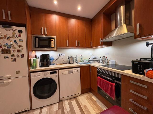 Piso en venta en Barcelona, Barri de les Corts. REFORMADO Y CON ENTRADA INDEPENDIENTE EN LES CORTS. Pisos.