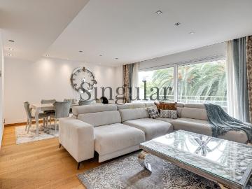 Piso en venta en Barcelona, Barri de les Corts. Vivienda reformada en perfecto estado. Pisos.