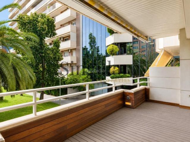 Piso en venta en Barcelona, Barri de les Corts. Vivienda reformada en perfecto estado. Pisos.