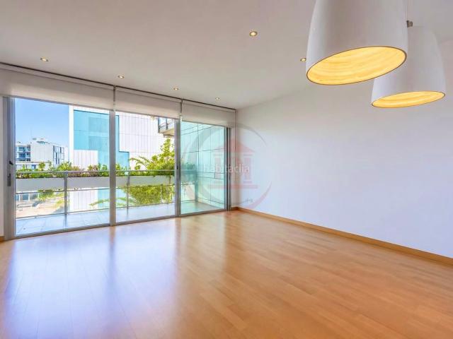 Piso en venta en Barcelona, Besòs Maresme. VIVIENDA CERCA AL MAR CON GRAN TERRAZA PRIVADA, TOTALMENTE EXTERIOR CON ACABADOS PREMIUM. Pisos.