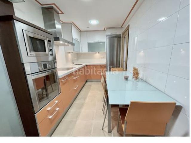 Piso en venta en Barcelona, Canyelles. Piso luminoso en venta Canyelles, Barcelona. Pisos.