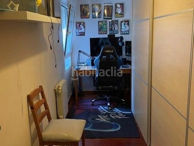 Piso en venta en Barcelona, Canyelles. Piso para vivir tranquilo. Pisos.