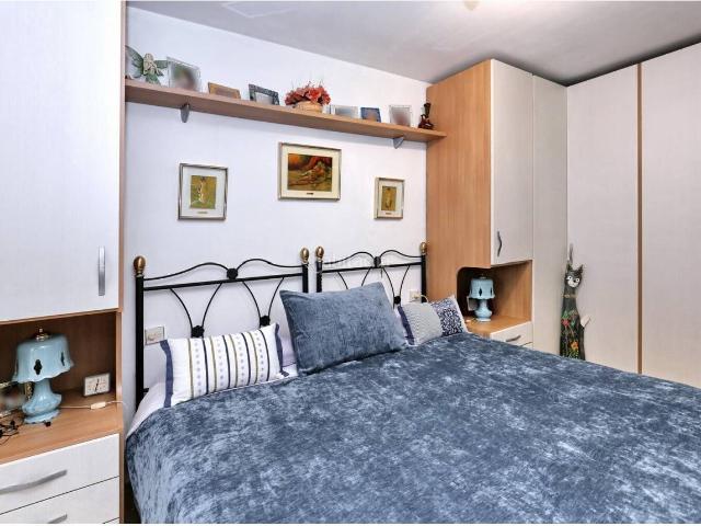 Piso en venta en Barcelona, Carmel. Amplio piso de 4 dormitorios con ascensor y cocina reformada!. Pisos.
