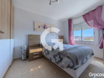 Piso en venta en Barcelona, Carmel. Luz natural, calma y la sensación de estar en casa. Pisos.