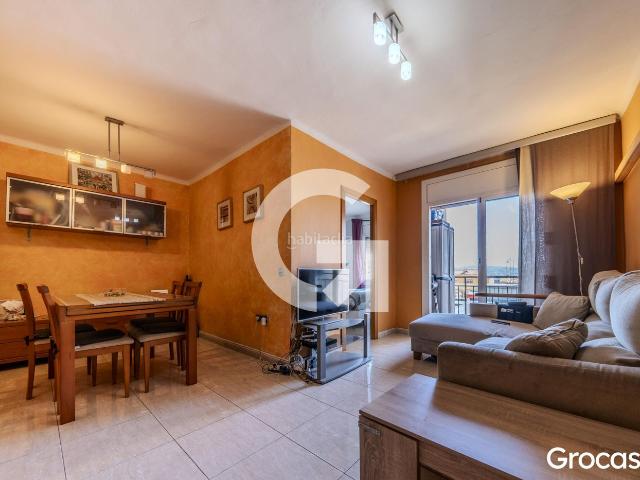 Piso en venta en Barcelona, Carmel. Luz natural, calma y la sensación de estar en casa. Pisos.