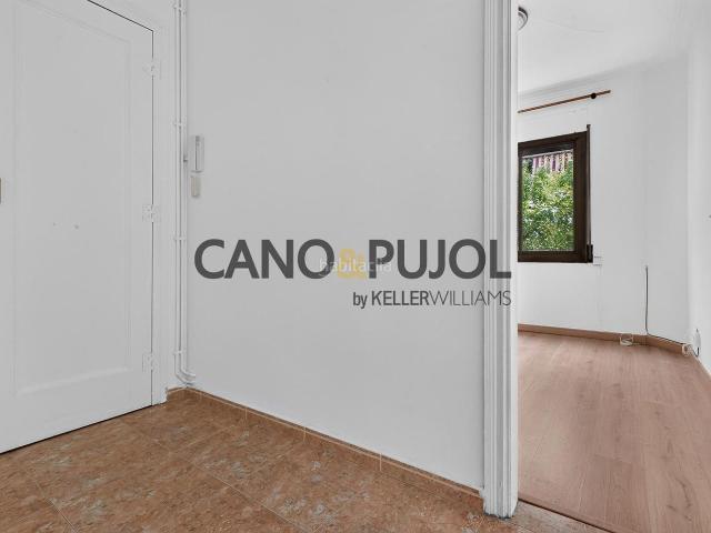 Piso en venta en Barcelona, Carmel. Luminoso piso junto a todos los servicios y muy bien comunicado. Pisos.