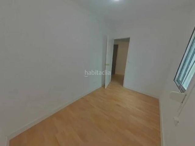 Piso en venta en Barcelona, Carmel. Piso Alquilado en venta en calle Lluis Maria Vidal. Pisos.