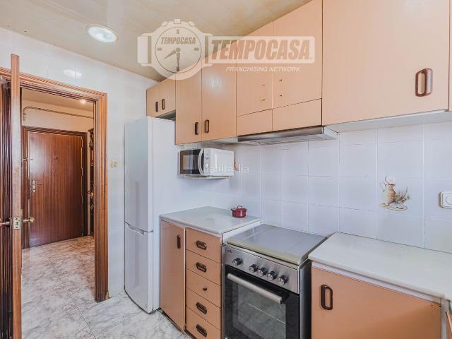 Piso en venta en Barcelona, Carmel. Piso Exterior con Vistas Despejadas y Contrato de Alquiler Vigente. Pisos.