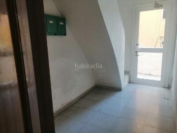 Piso en venta en Barcelona, Carmel. piso muy bien conservado con un patio. Pisos.