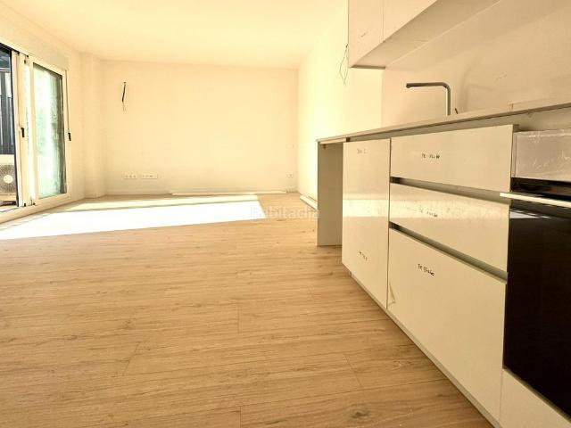 Piso en venta en Barcelona, Carmel. Planta baja de obra nueva con terraza en El Carmel, Horta, Barcelona. Pisos.
