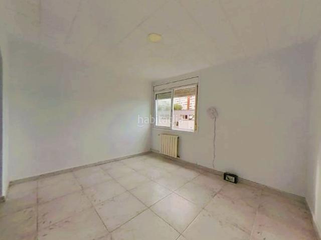 Piso en venta en Barcelona, Ciutat Meridiana. alquilado a la venta en barcelona. Pisos.