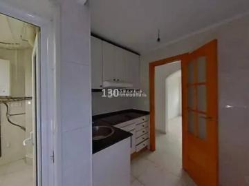 Piso en venta en Barcelona, Ciutat Meridiana. Alquilado oportunidad de inversión. Pisos.