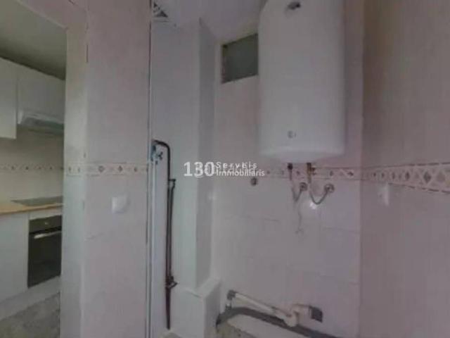 Piso en venta en Barcelona, Ciutat Meridiana. Alquilado oportunidad de inversión. Pisos.