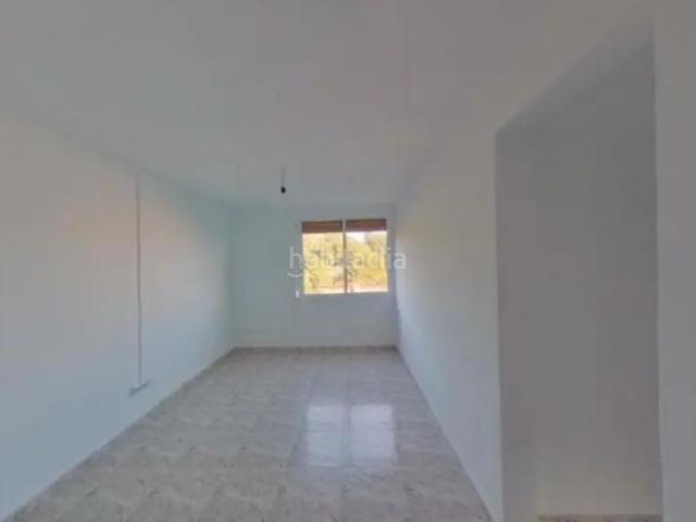 Piso en venta en Barcelona, Ciutat Meridiana. Barcelona Barcelona. EN RENTABILIDAD se vende alquilado, no se puede visitar ni hipotecar. Pisos.