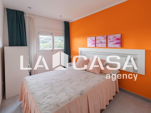 Piso en venta en Barcelona, Ciutat Meridiana. Piso de 90 m con 3 dormitorios y ascensor en Costabona, Barcelona. Pisos.