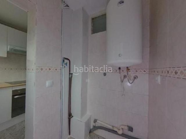 Piso en venta en Barcelona, Ciutat Meridiana. Piso en venta en calle Perafita. Pisos.