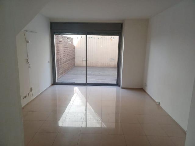 Piso en venta en calle De Calàbria, Barcelona, de 53 m² 3 habitaciones por 469.000