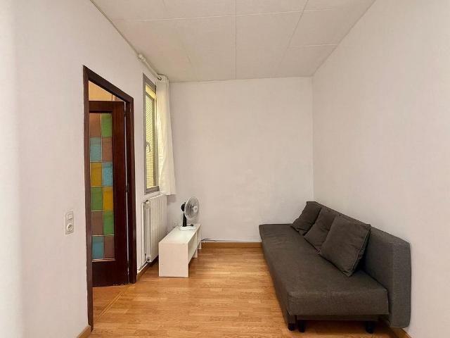 Piso en venta en pasaje De Jaume Roig, Barcelona, de 52 m² 2 habitaciones por 312.000