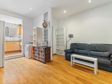 Piso en venta en calle Martinez de la Rosa, Barcelona, de 60 m² 2 habitaciones por 377.000