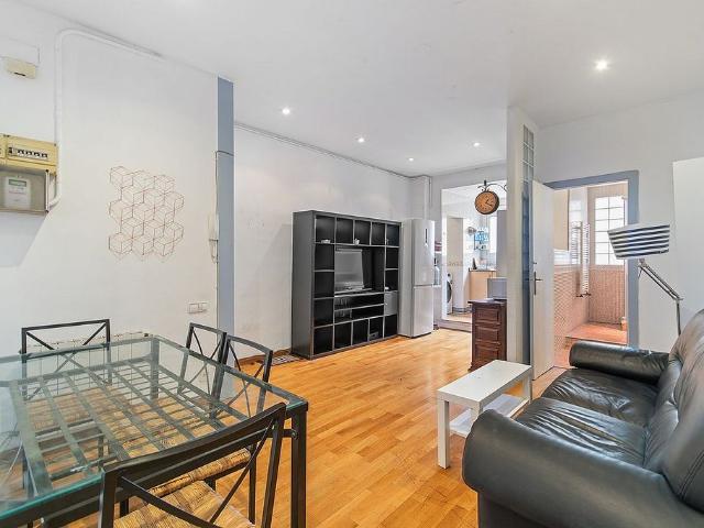 Piso en venta en calle Martinez de la Rosa, Barcelona, de 60 m² 2 habitaciones por 368.000