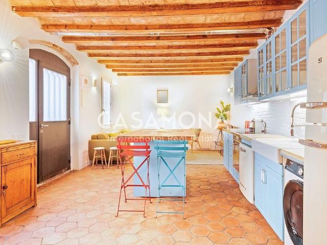 Piso en venta en calle De Sant Elm, Barcelona, de 70 m² 3 habitaciones por 430.000