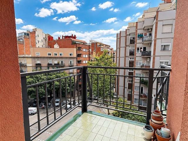 Piso en venta en calle De la Independència, Barcelona, de 80 m² 3 habitaciones por 490.000
