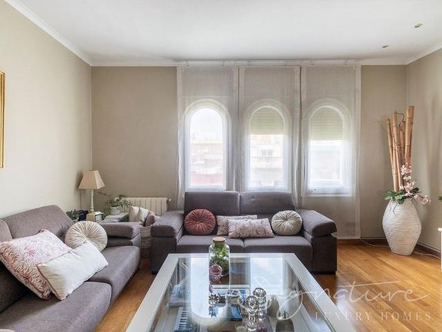 Piso en venta en calle De la Diputació, Barcelona, de 125 m² 4 habitaciones por 725.000