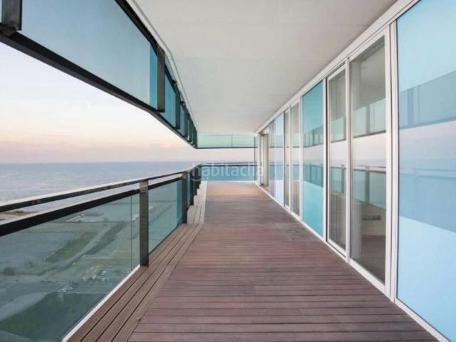 Piso en venta en Barcelona, Diagonal Mar i el Front Marítim del Poblenou. En venta apartamento de prestigio frente al mar con terraza excepcional Barcelona. Pisos.