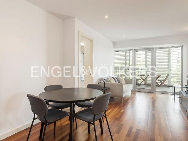 Piso en venta en Barcelona, Diagonal Mar i el Front Marítim del Poblenou. Exclusivo apartamento con terraza, piscina y vistas al mar. Pisos.