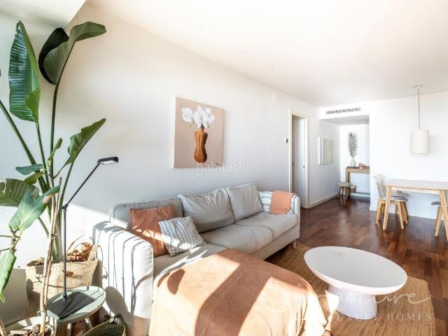 Piso en venta en Barcelona, Diagonal Mar i el Front Marítim del Poblenou. Luminosa y única séptima planta frente al mar con terraza y zona comunitaria en Diagonal Mar Barcelona. Pisos.