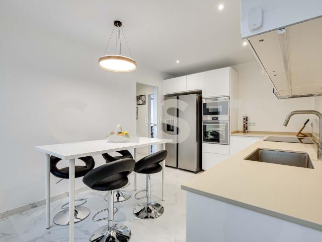 Piso en venta en Barcelona, Dreta de l´Eixample. Desde CLST te presentamos este encantador ático dúplex en una finca regia en pleno corazón de Rambla Cataluña. Pisos.