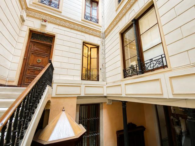 Piso en venta en Barcelona, Dreta de l´Eixample. Exclusiva vivienda señorial con gran terraza en el corazón de la Eixampla de Barcelona. Pisos.