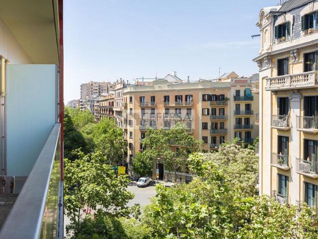 Piso en venta en Barcelona, Dreta de l´Eixample. Exclusivo y luminoso piso con terraza en el emblemático barrio de la Sagrada Familia. Pisos.