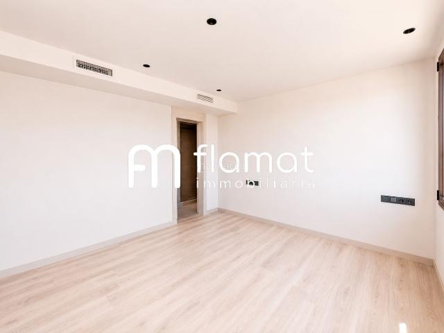 Piso en venta en Barcelona, Dreta de l´Eixample. Elegancia y Confort Tu Ático con terraza en Provença. Pisos.