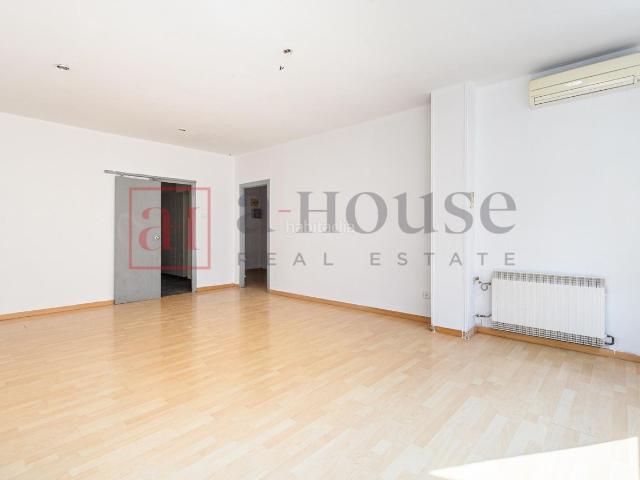 Piso en venta en Barcelona, Dreta de l´Eixample. ESPECTACULAR PISO PARA REFORMAR CON BALCÓN EN LA DRETA DE L EIXAMPLE. Pisos.