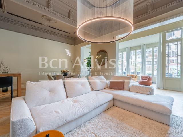 Piso en venta en Barcelona, Dreta de l´Eixample. Impresionante piso reformado a estrenar con gran terraza en Eixample. Pisos.
