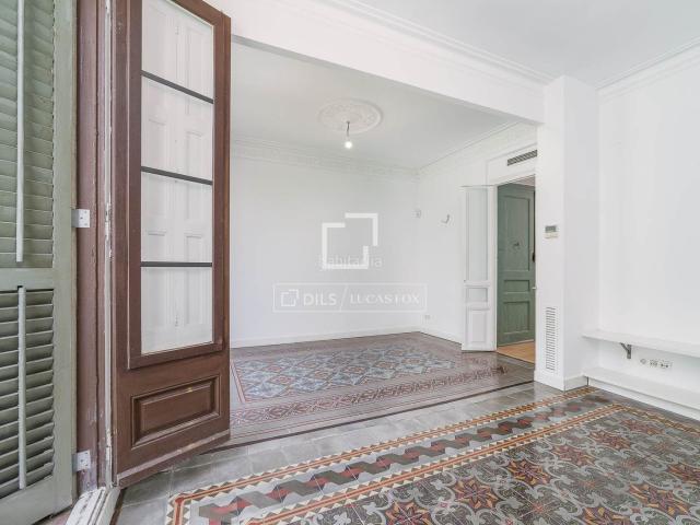 Piso en venta en Barcelona, Dreta de l´Eixample. Luminoso piso de tres habitaciones en una finca clásica del Quadrat dOr. Pisos.
