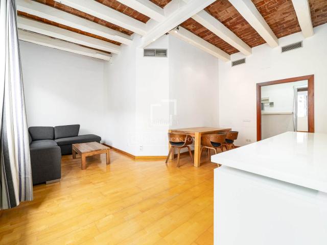 Piso en venta en Barcelona, Dreta de l´Eixample. Piso con gran potencial de reforma en venta en el Passatge de Domingo, en el Eixample Izquierdo, Barcelona. Pisos.
