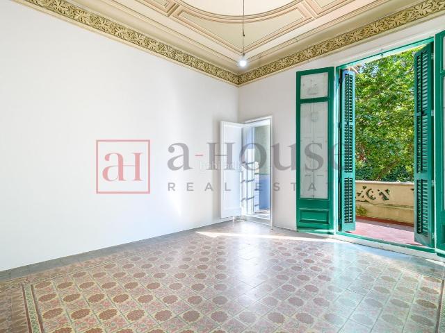 Piso en venta en Barcelona, Dreta de l´Eixample. PISO EN FINCA MODERNISTA CON DOBLE ORIENTACIÓN, DOS BALCONES Y AMPLIAS GALERIAS EN PLENO QUADRAT DOR EN LA DRETA DE LEIXAMPLE. Pisos.