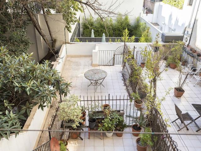 Piso en venta en Barcelona, Dreta de l´Eixample. Precioso apartamento con terraza privada para reformar en Mallorca con Rambla Cataluña. Pisos.