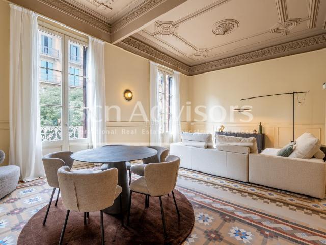 Piso en venta en Barcelona, Dreta de l´Eixample. Soberbia vivienda reformada a estrenar con elementos originales en Eixample. Pisos.
