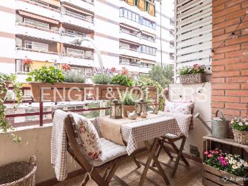 Piso en venta en Barcelona, El Camp d´en Grassot i Gràcia Nova. Magnífico piso familiar en Gràcia con terraza y 4 habs exteriores. Pisos.