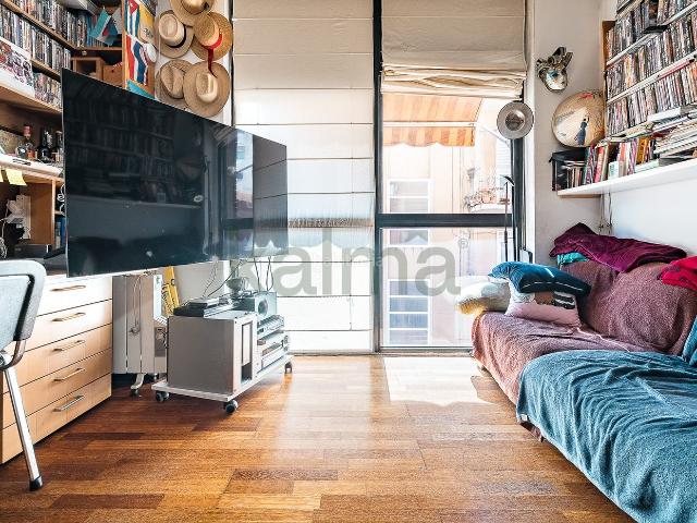 Piso en venta en Barcelona, El Camp d´en Grassot i Gràcia Nova. NUDA PROPIEDAD en venta en Calle Sardenya. Pisos.