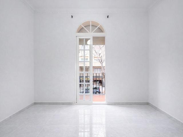 Piso en venta en Barcelona, El Camp d´en Grassot i Gràcia Nova. Piso Carrer de Còrsega, Barcelona. RAFAELPisos.