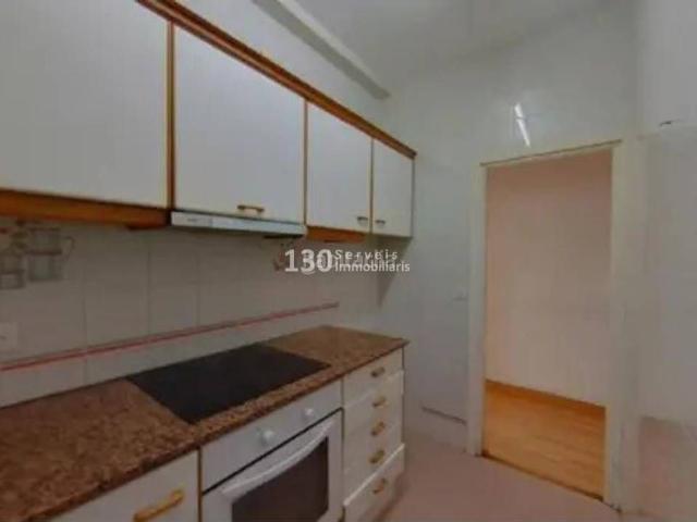 Piso en venta en Barcelona, El Camp de l´Arpa del Clot. Alquilado oportunidad de inversión. Pisos.