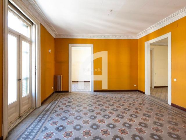 Piso en venta en Barcelona, El Camp de l´Arpa del Clot. AMPLIO PISO EN FINCA MODERNISTA EXCLUSIVA. Pisos.