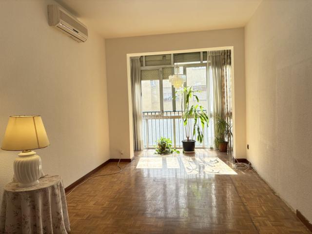 Piso en venta en Barcelona, El Camp de l´Arpa del Clot. Atractivo piso en venta cerca del hospital de Sant Pau. Pisos.
