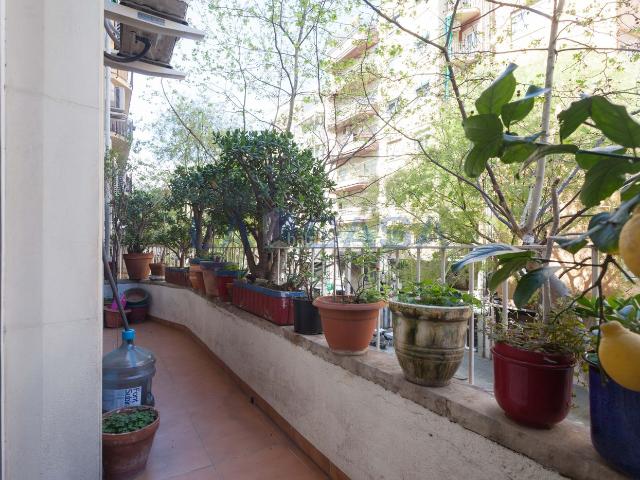Piso en venta en Barcelona, El Camp de l´Arpa del Clot. BALCON ASCENSOR. Pisos.