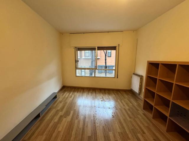Piso en venta en Barcelona, El Camp de l´Arpa del Clot. ¡Descubre tu nuevo hogar en el vibrante barrio de El Camp de lArpa del Clot, Barcelona!. Pisos.