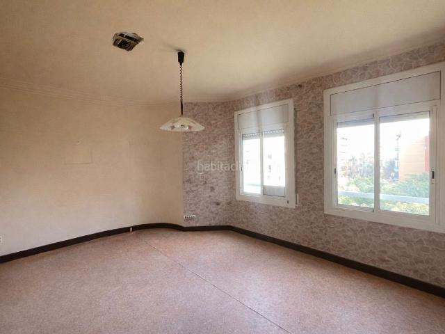 Piso en venta en Barcelona, El Camp de l´Arpa del Clot. Excelente oportunidad!. Pisos.